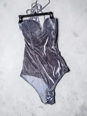 Velvet Strapless Bodysuit in Charcoal Gray